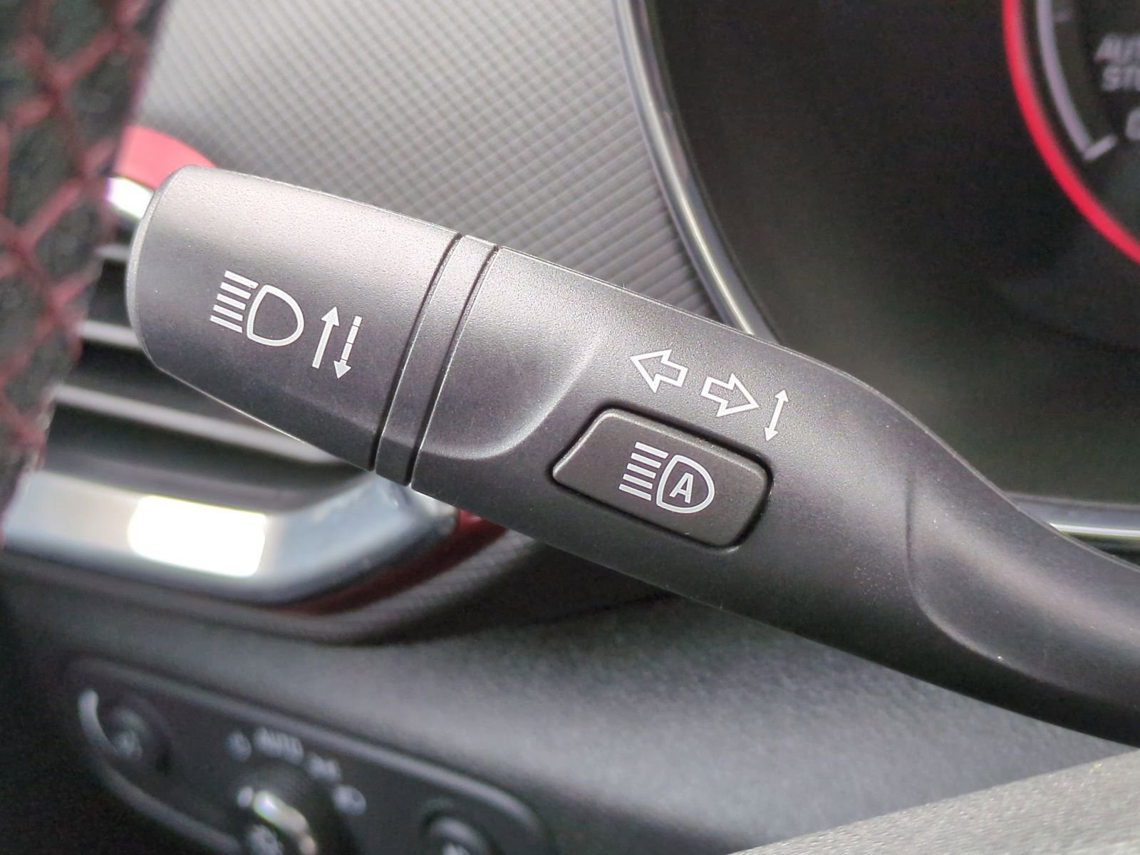 Used 2021 Chevrolet TrailBlazer RS w/ Technology Package image 33