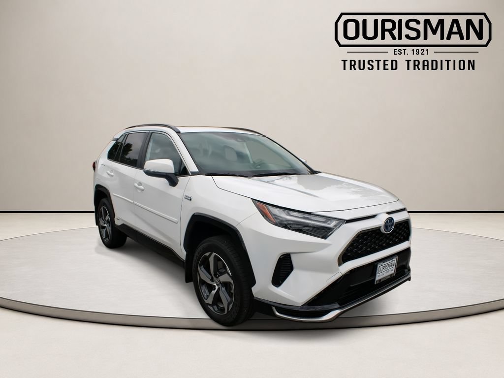 Used 2022 Toyota RAV4 SE w/ Weather & Moonroof Package