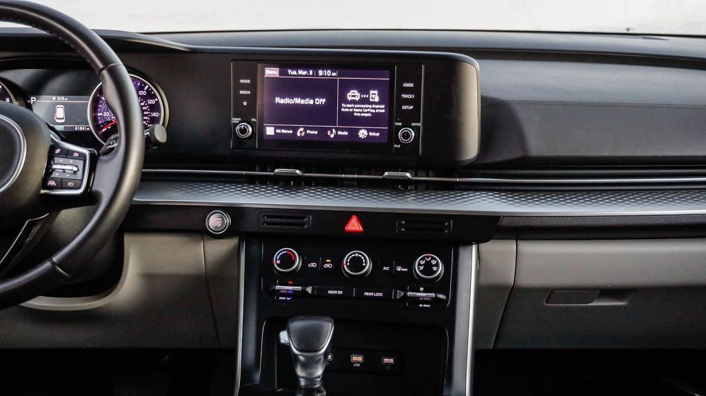 Used 2024 Kia Carnival LX image 16