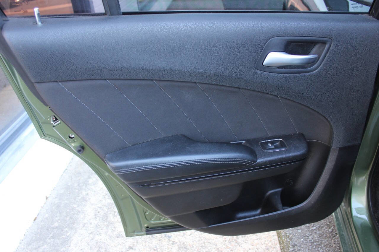 Used 2021 Dodge Charger SXT w/ Blacktop Package image 13
