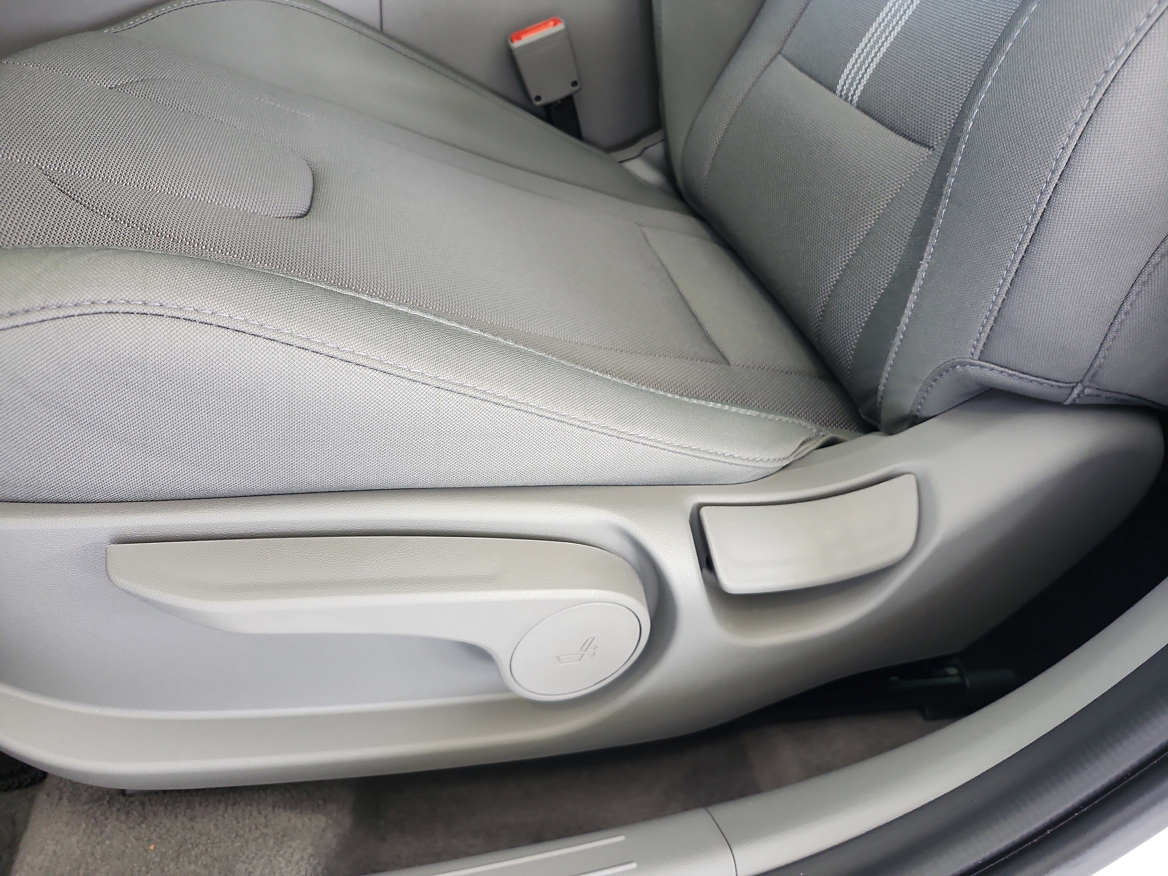 Used 2025 Hyundai Elantra SE FWD image 15