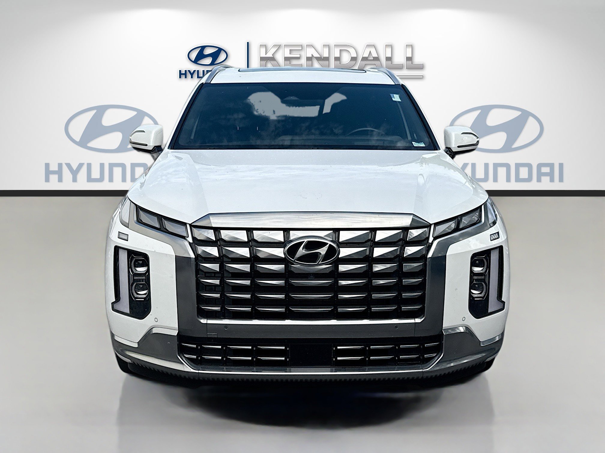 Used 2023 Hyundai Palisade Calligraphy image 2