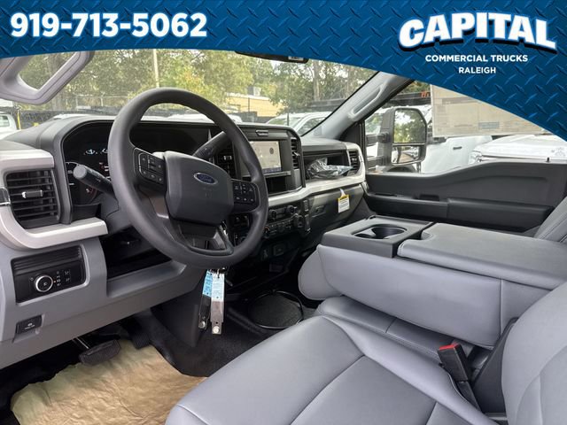New 2025 Ford F550 4x4 Crew Cab image 19