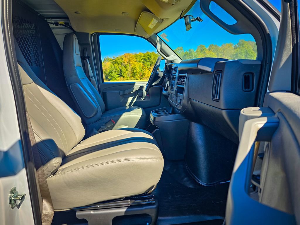 New 2025 GMC Savana 2500 w/ Driver Convenience Package image 25