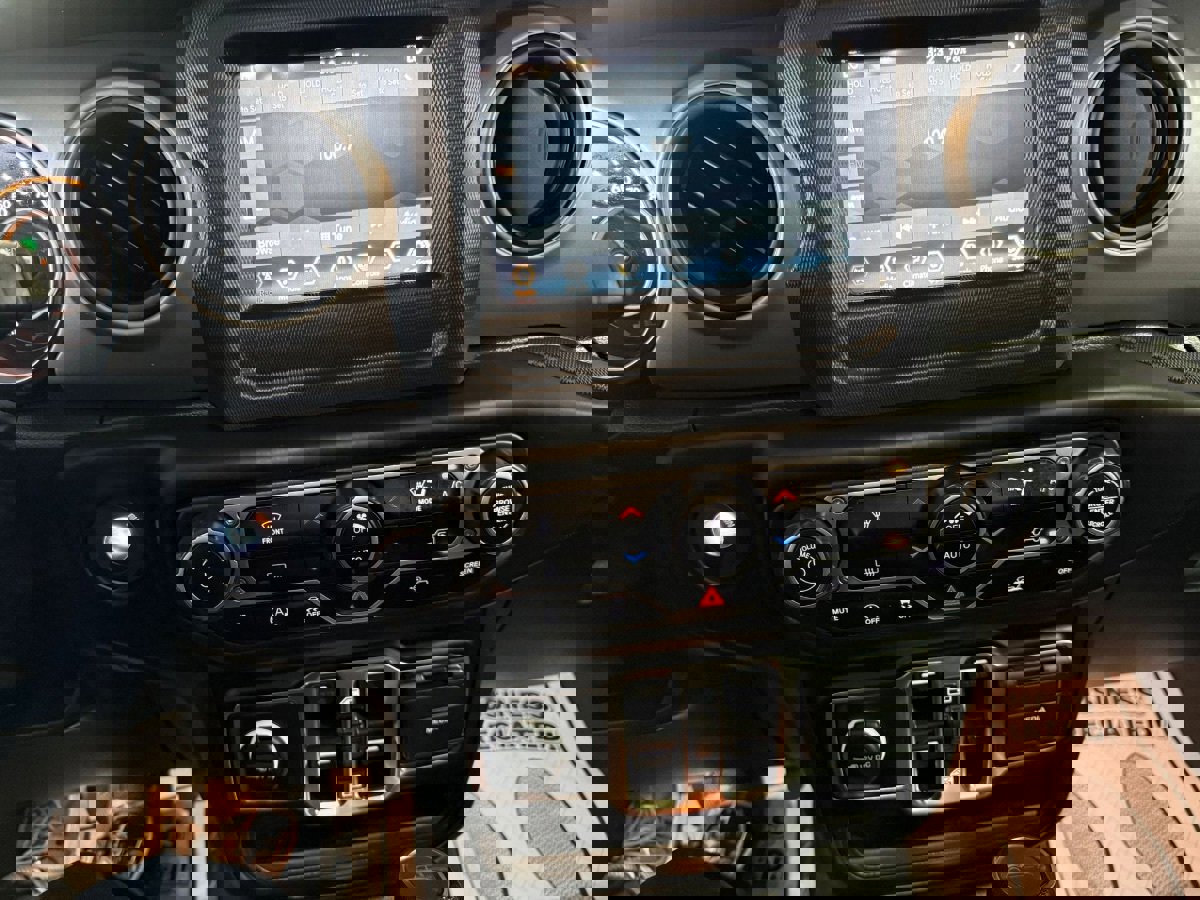 Used 2023 Jeep Gladiator Willys image 24