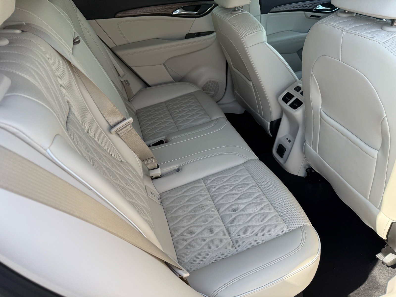 Used 2022 Buick Envision Avenir w/ Technology Package II image 13