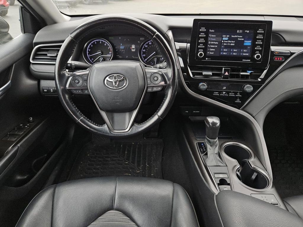 Used 2021 Toyota Camry SE w/ Cold Weather Package image 10