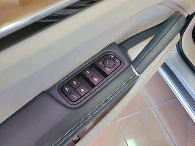 Used 2022 Porsche Cayenne GTS image 13