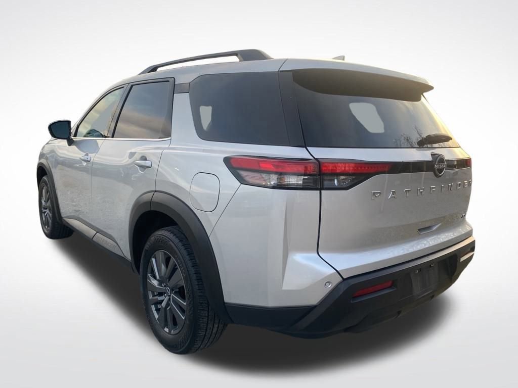 Used 2024 Nissan Pathfinder SV image 11