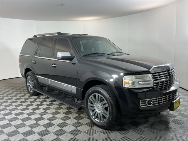 Used 2011 Lincoln Navigator Ultimate AWD/4WD image 3