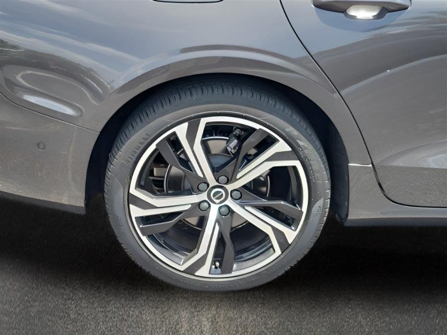 Used 2024 Volvo S60 B5 Plus FWD image 30