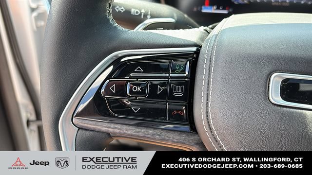 Used 2023 Jeep Grand Cherokee Overland w/ Luxury Tech Group IV AWD/4WD image 14