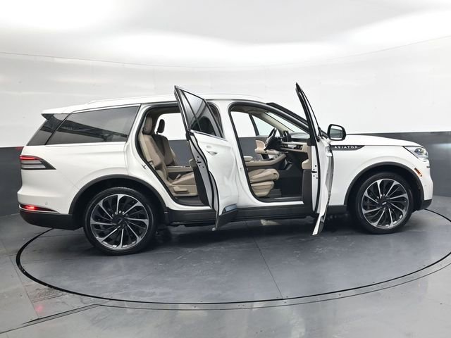 Used 2020 Lincoln Aviator Reserve w/ Equipment Group 202A image 38