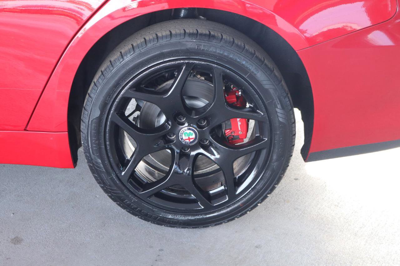 Used 2020 Alfa Romeo Giulia AWD w/ Quick Order Package 22J Sport image 11
