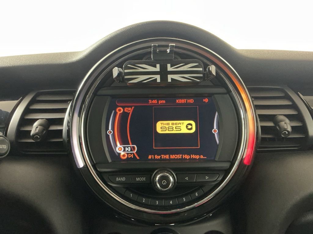 Used 2017 MINI Cooper 4-Door Hardtop image 10