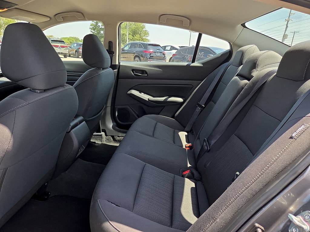 Used 2025 Nissan Altima 2.5 SV FWD image 13