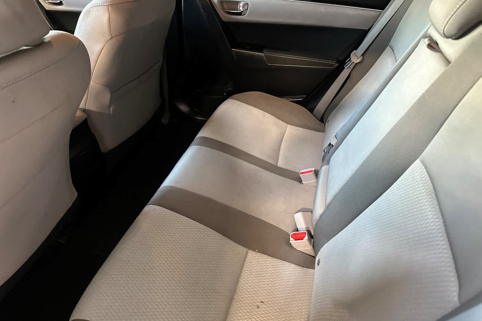 Used 2017 Toyota Corolla LE w/ Carpet Mat Package (TMS) FWD image 5