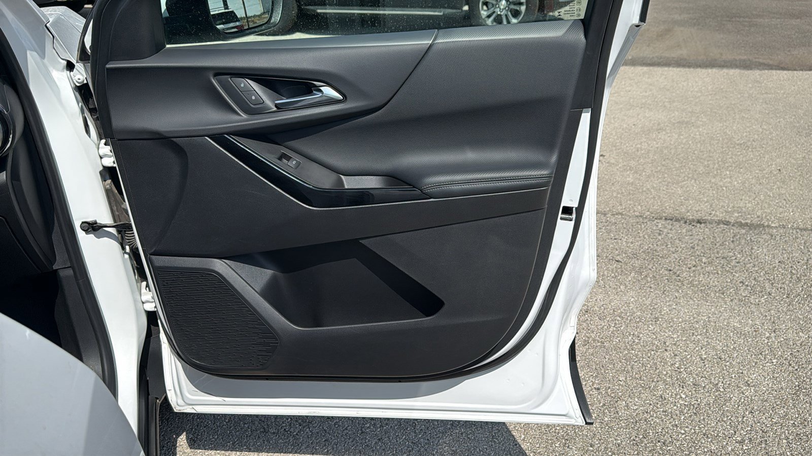 Used 2025 Chevrolet Equinox LT w/ Convenience Package II image 26