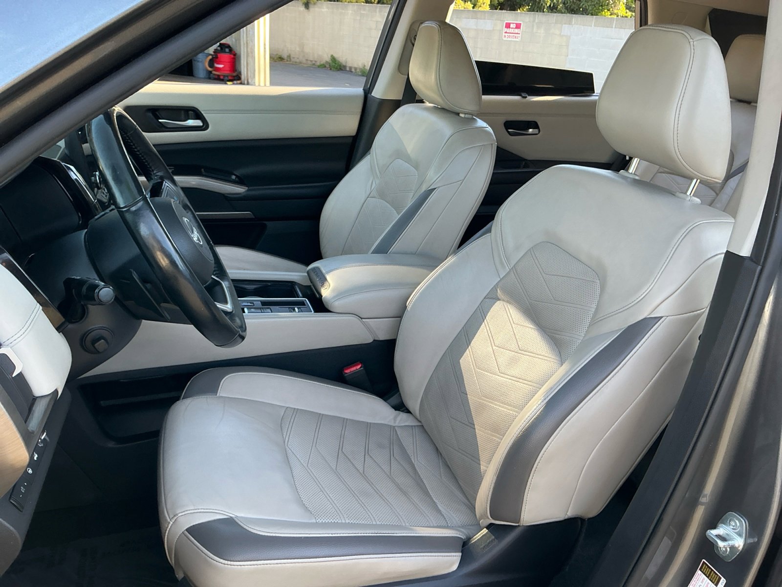 Used 2022 Nissan Pathfinder Platinum w/ Cargo Package image 18