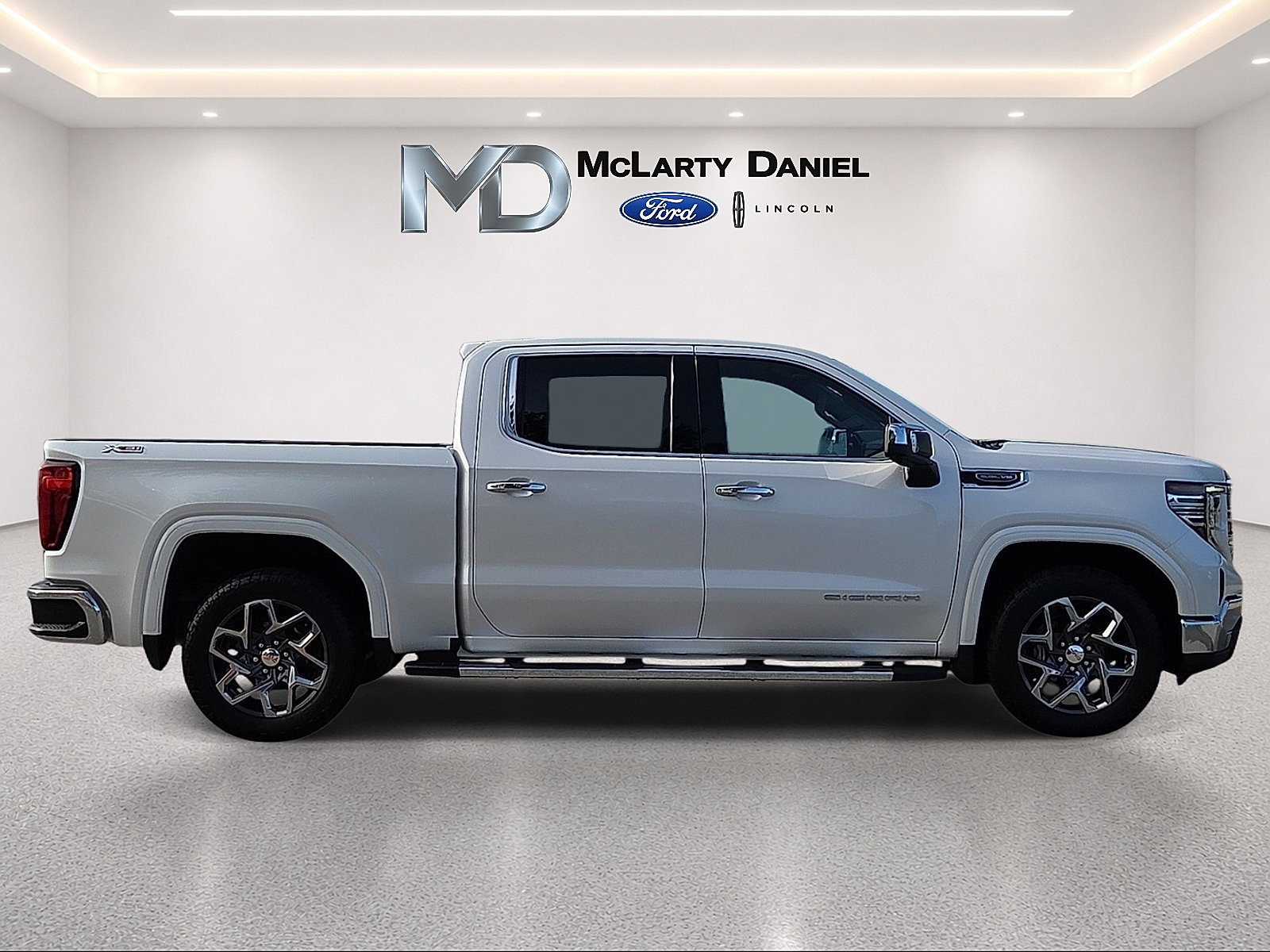 Used 2022 GMC Sierra 1500 SLT w/ SLT Convenience Package AWD/4WD image 6