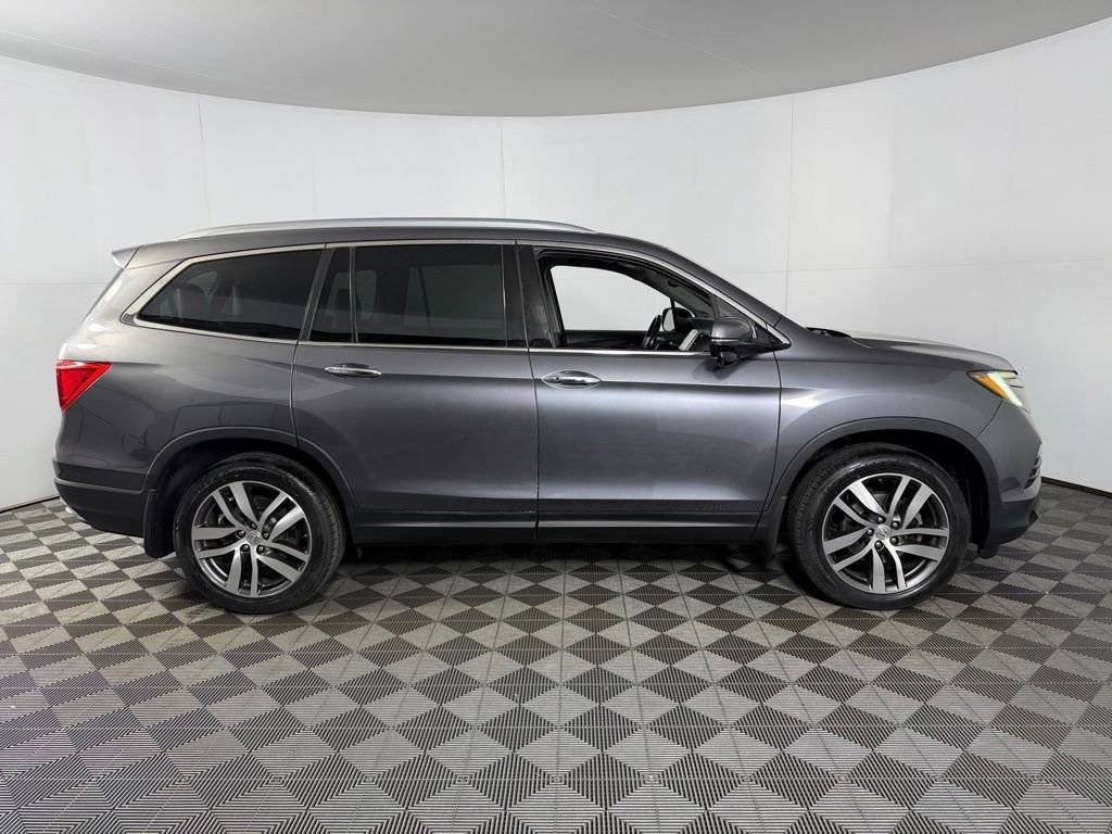 Used 2017 Honda Pilot Touring image 4