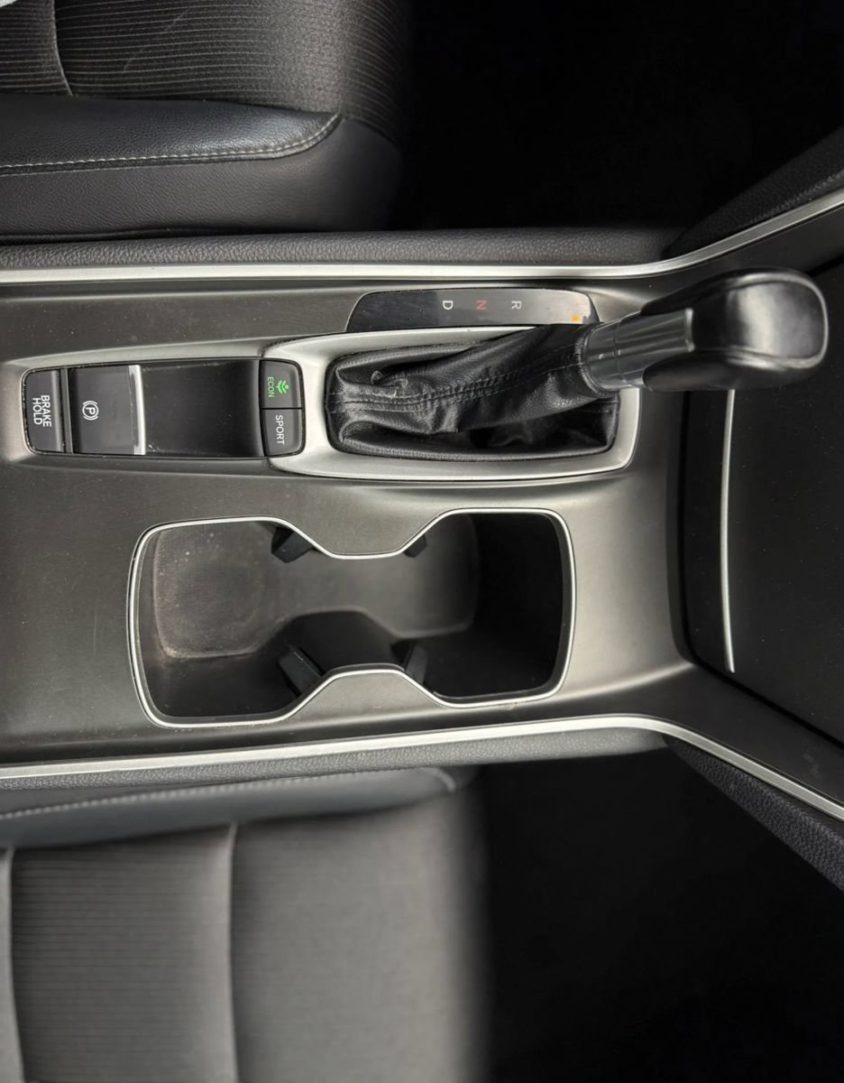 Used 2018 Honda Accord Sport image 32