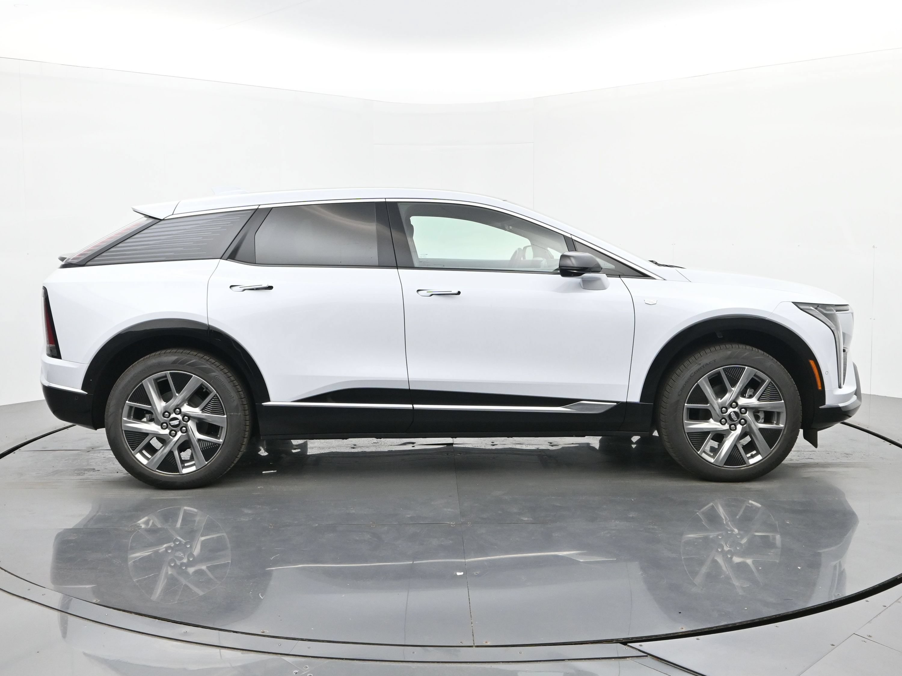 New 2026 Cadillac Optiq Luxury 1 w/ LPO, Floor Liner Package AWD/4WD image 6