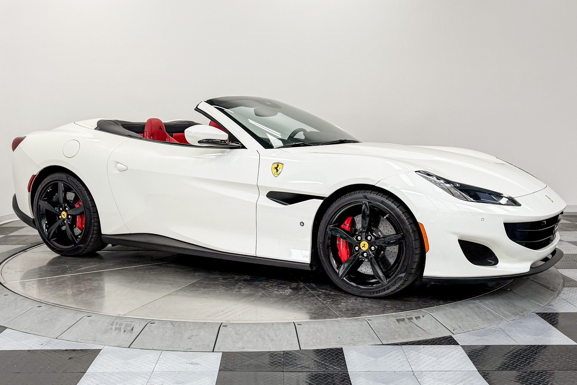 Used 2020 Ferrari Portofino RWD image 31