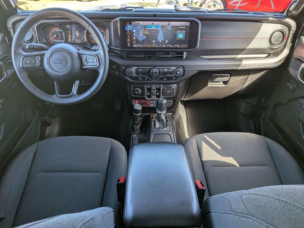Used 2025 Jeep Wrangler Unlimited Rubicon AWD/4WD image 14
