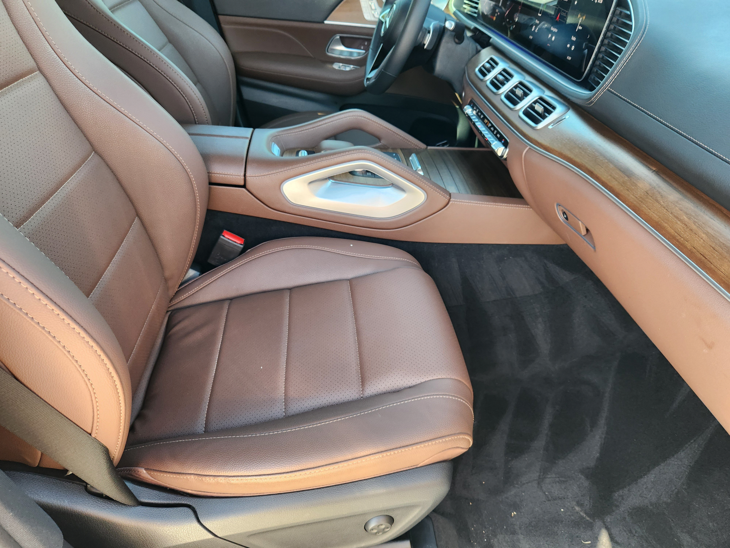 Used 2024 Mercedes-Benz GLS 450 4MATIC image 11