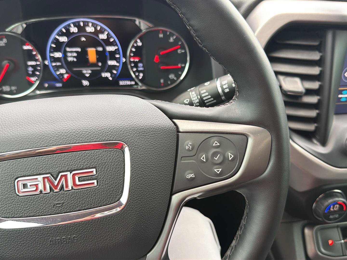 Used 2023 GMC Acadia AT4 w/ Technology Package AWD/4WD image 30