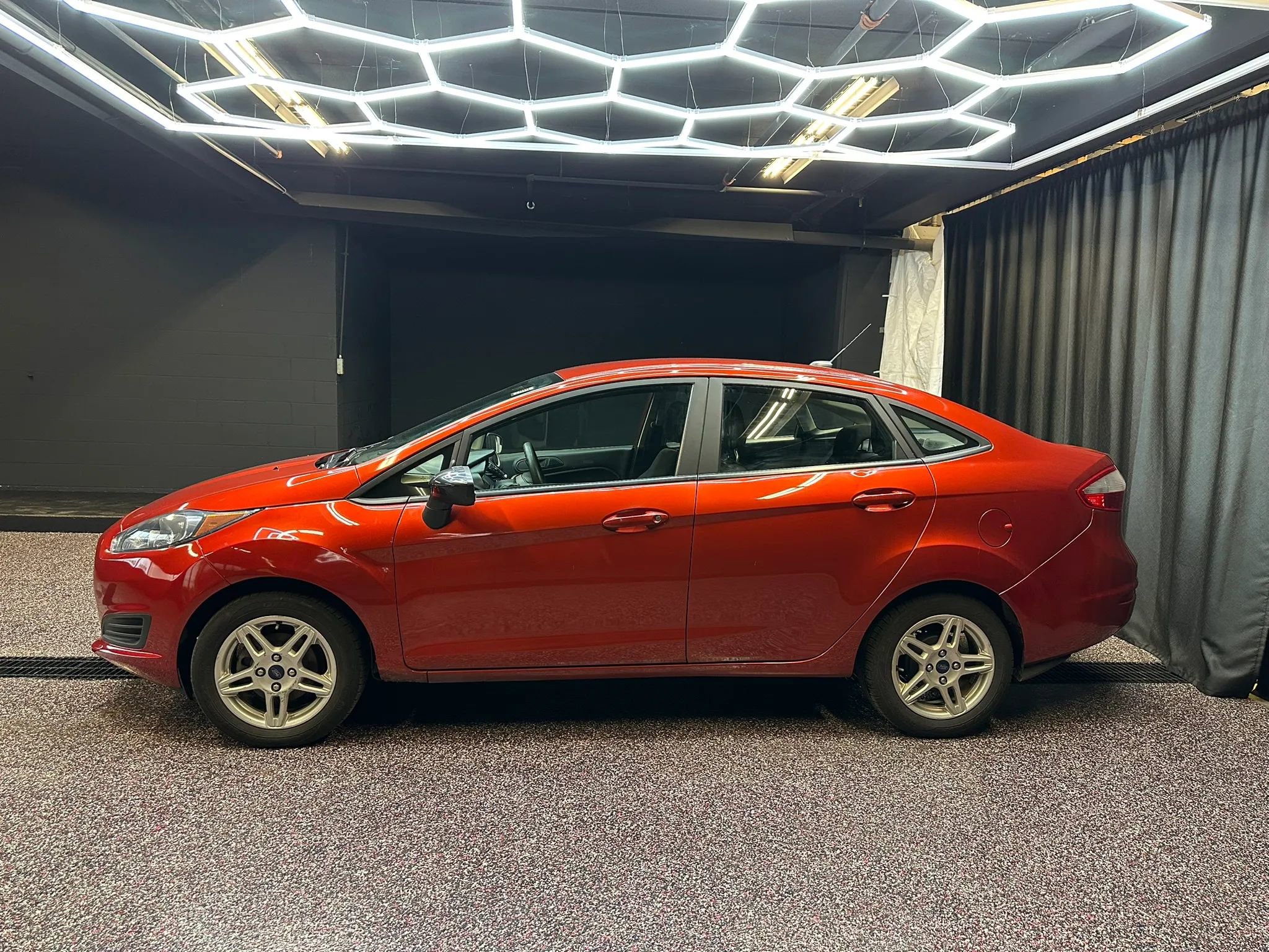 Used 2018 Ford Fiesta SE FWD image 4