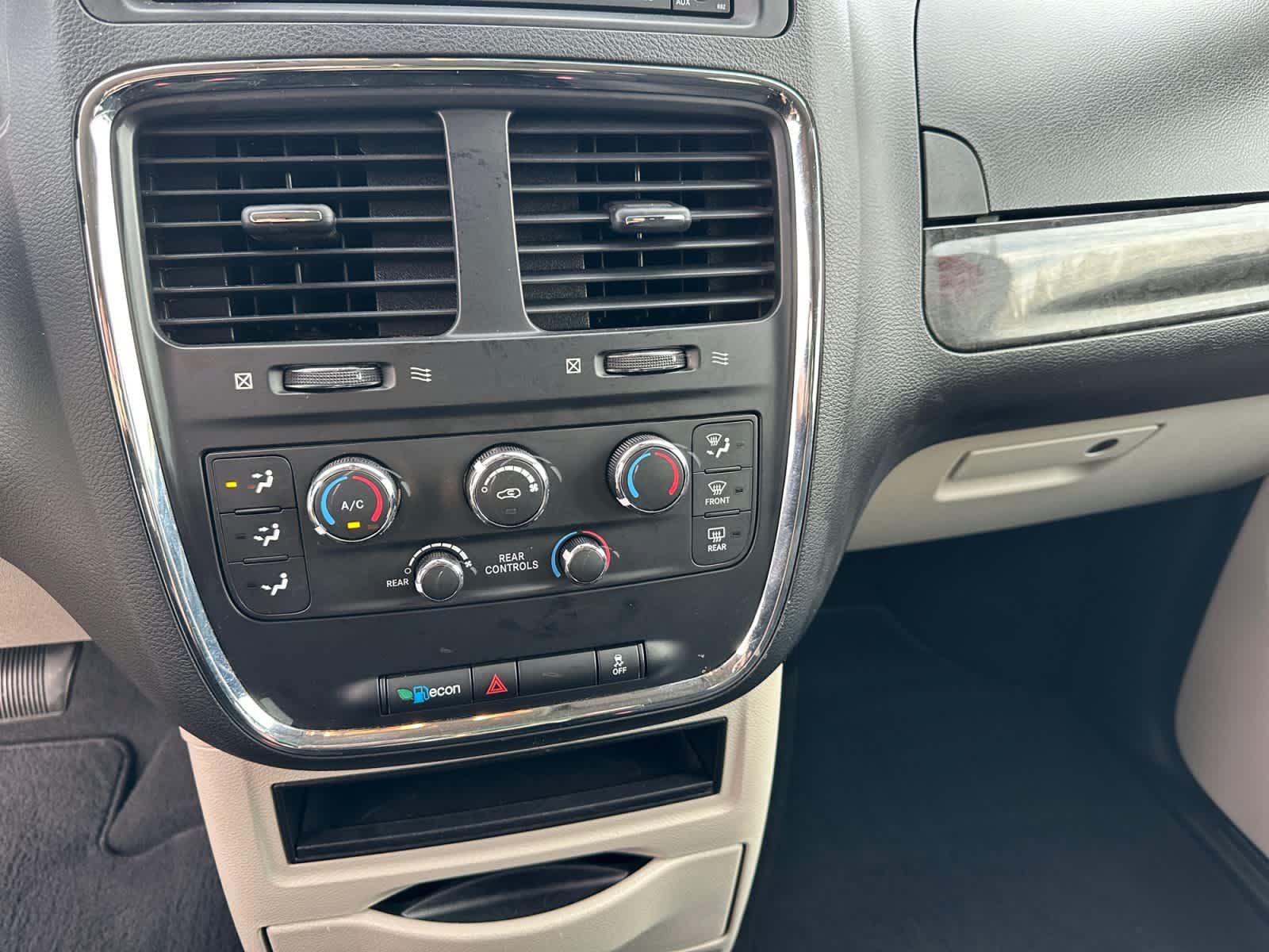 Used 2019 Dodge Grand Caravan SE FWD image 13