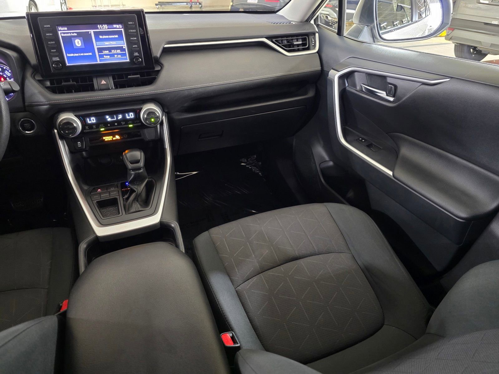 Used 2019 Toyota RAV4 XLE FWD image 17