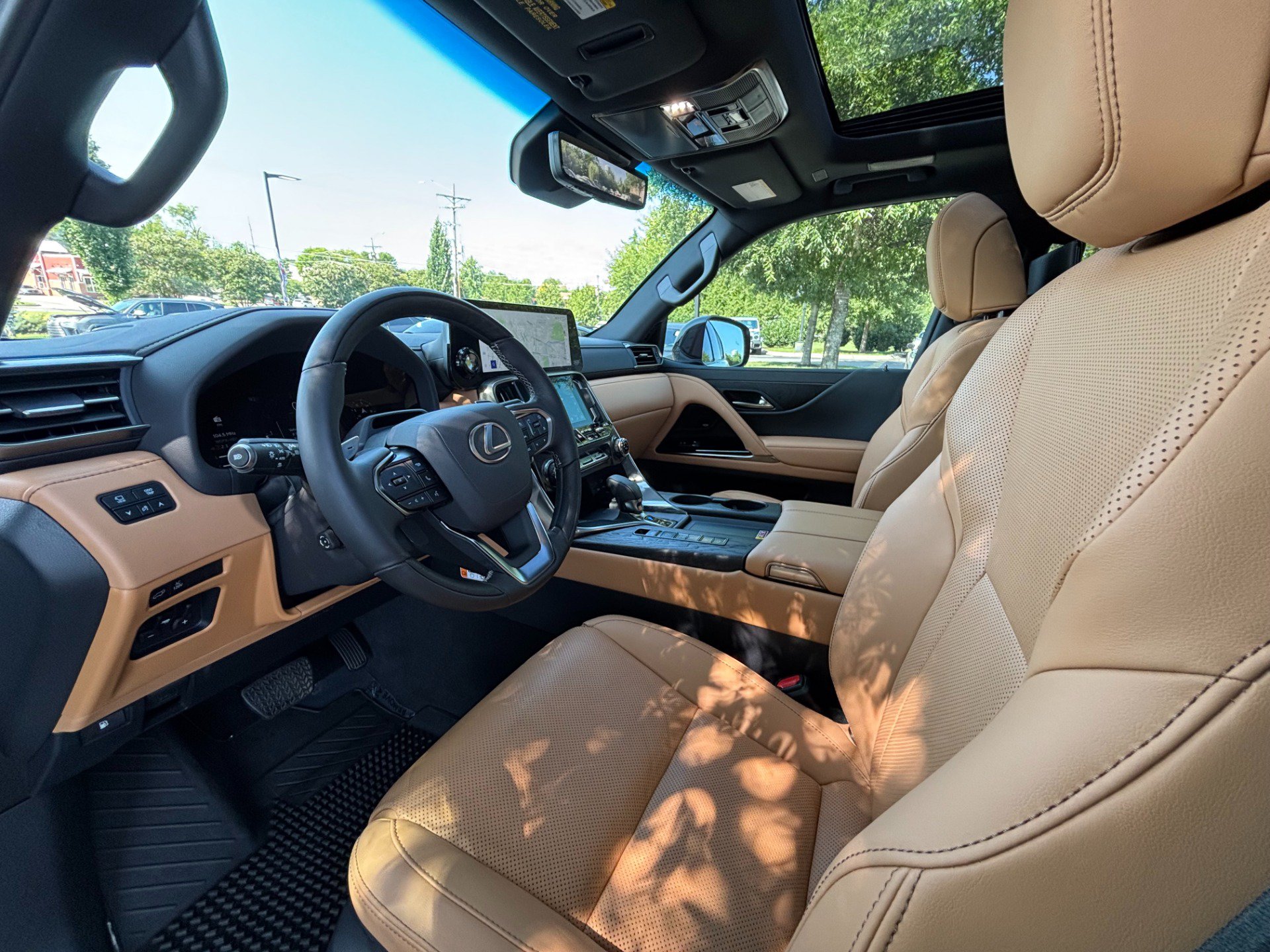 Used 2025 Lexus LX 700h Luxury w/ Appearance Package AWD/4WD image 10