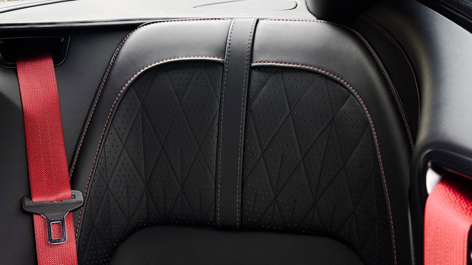 Used 2024 Aston Martin DB12 Coupe image 37