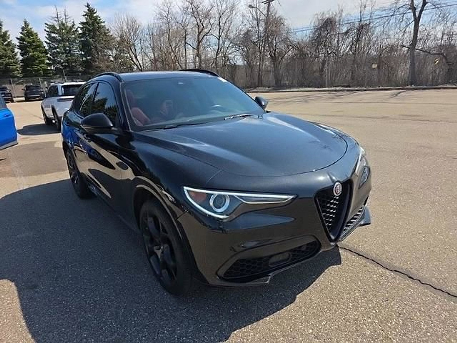 Used 2023 Alfa Romeo Stelvio Veloce image 3