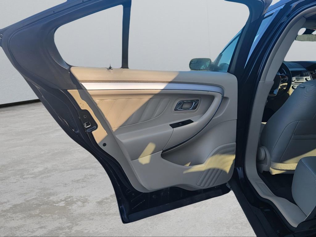 Used 2018 Ford Taurus SE image 23