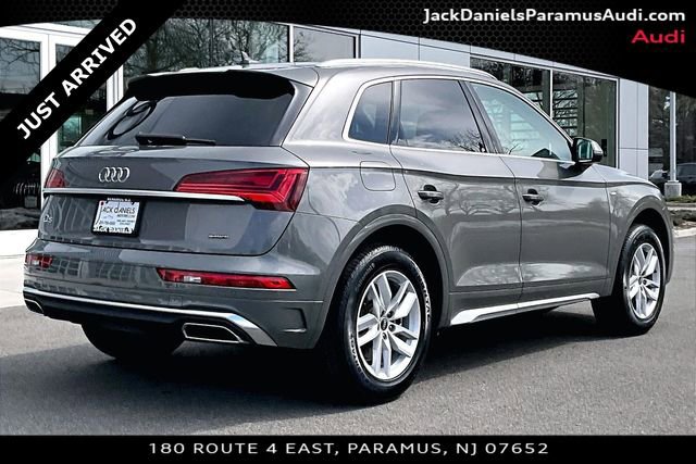 Used 2023 Audi Q5 2.0T Premium w/ Convenience Package image 2