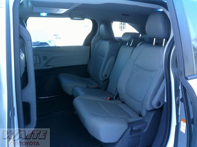 Used 2021 Toyota Sienna XLE w/ XLE Plus Package image 26