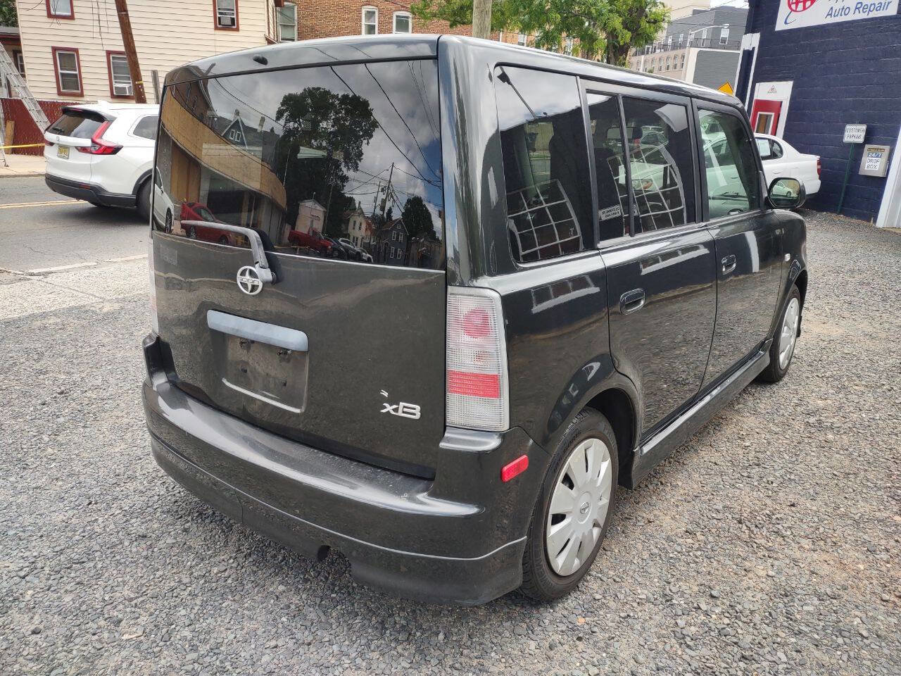 Used 2006 Scion xB FWD image 4