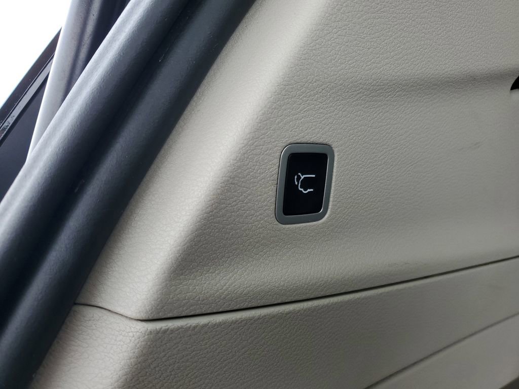 Used 2023 Chrysler Voyager LX image 30