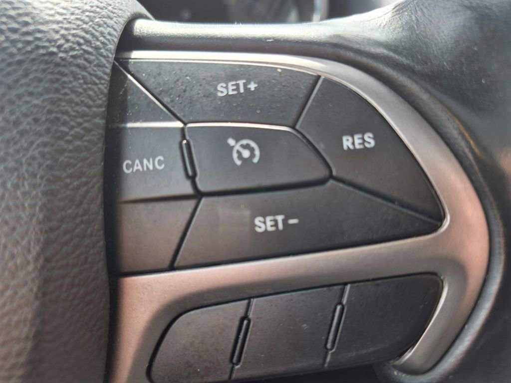 Used 2020 Jeep Grand Cherokee Limited w/ Luxury Group II AWD/4WD image 18