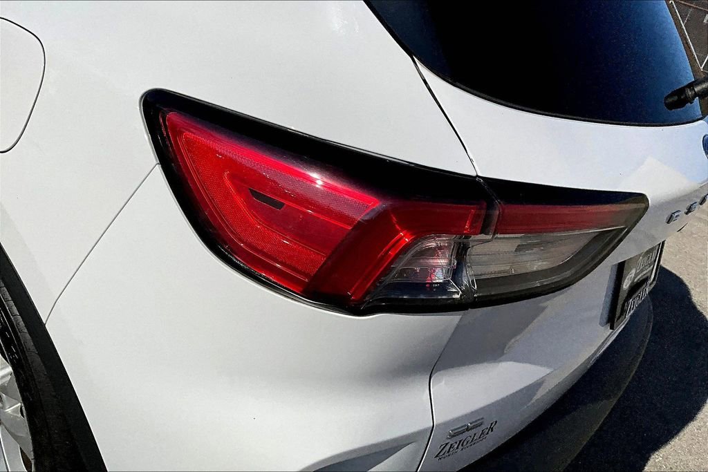 Certified 2021 Ford Escape SE image 28