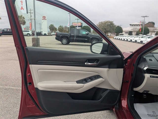 Used 2025 Nissan Altima 2.5 SV image 11