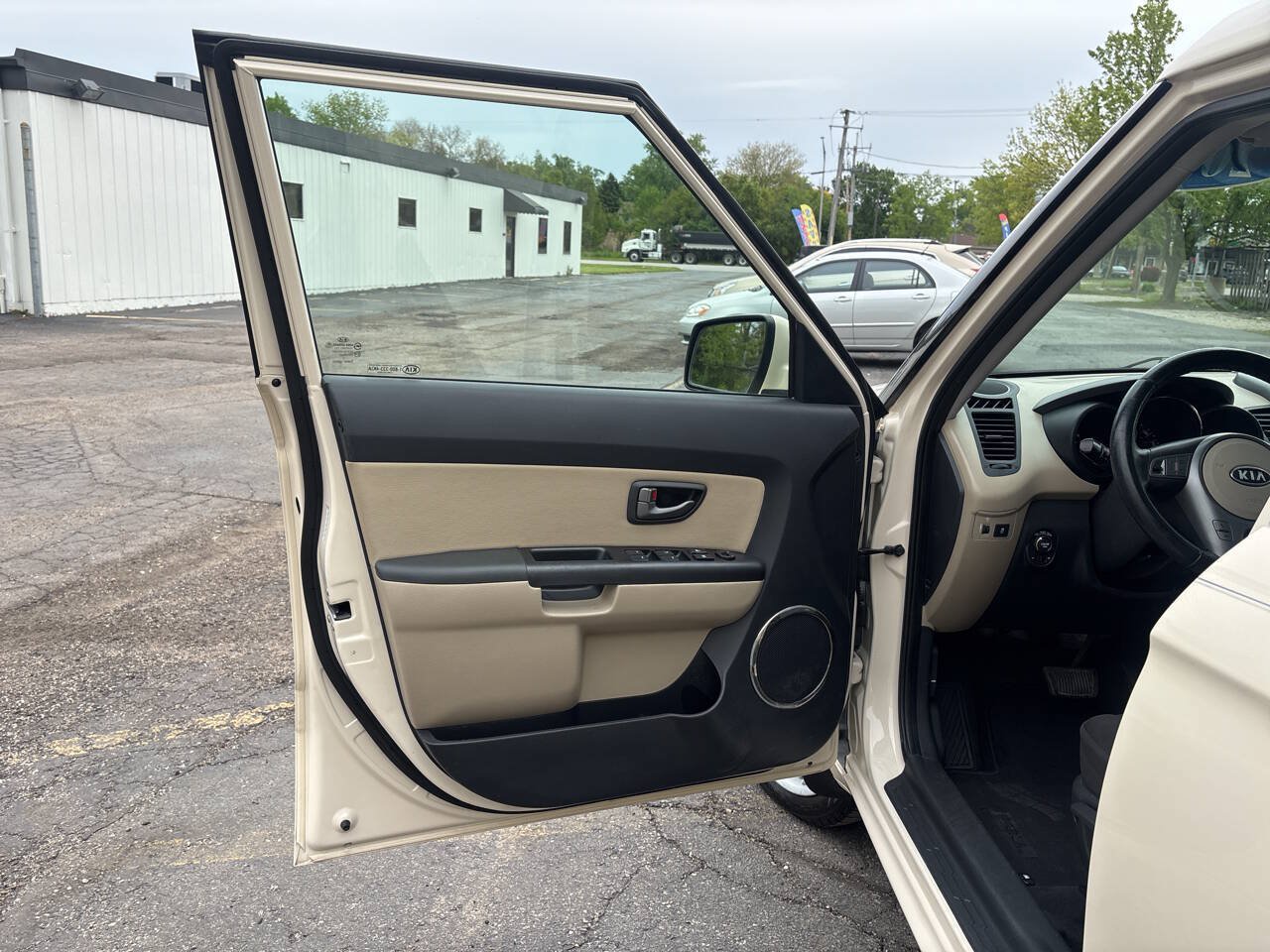 Used 2011 Kia Soul ! FWD image 18