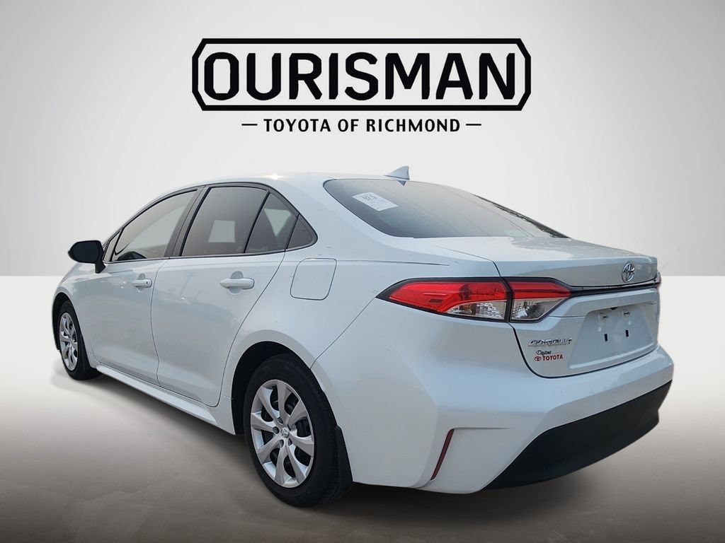 Certified 2025 Toyota Corolla LE FWD image 5