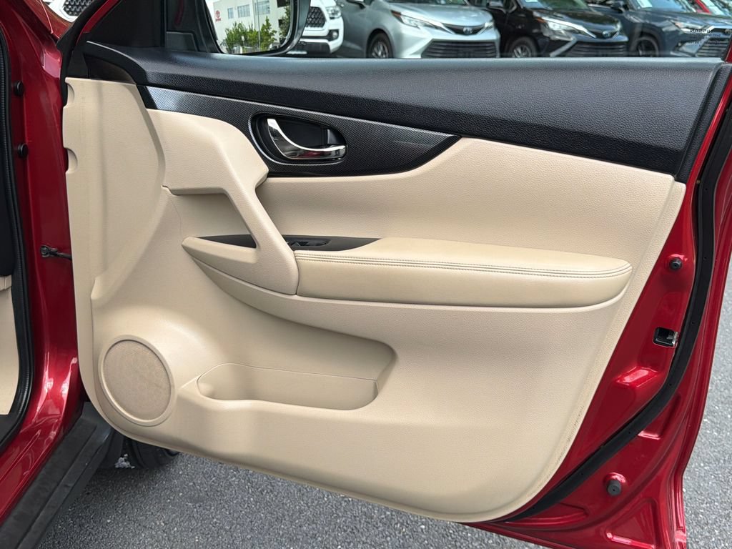 Used 2016 Nissan Rogue SL AWD/4WD image 14