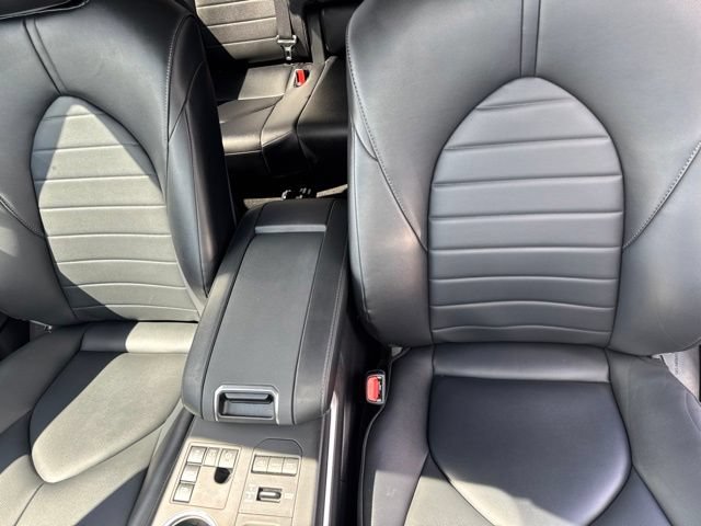 Used 2024 Toyota Highlander LE AWD/4WD image 15
