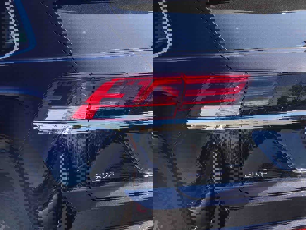 Used 2022 Volkswagen Atlas Cross Sport SEL R-Line image 7